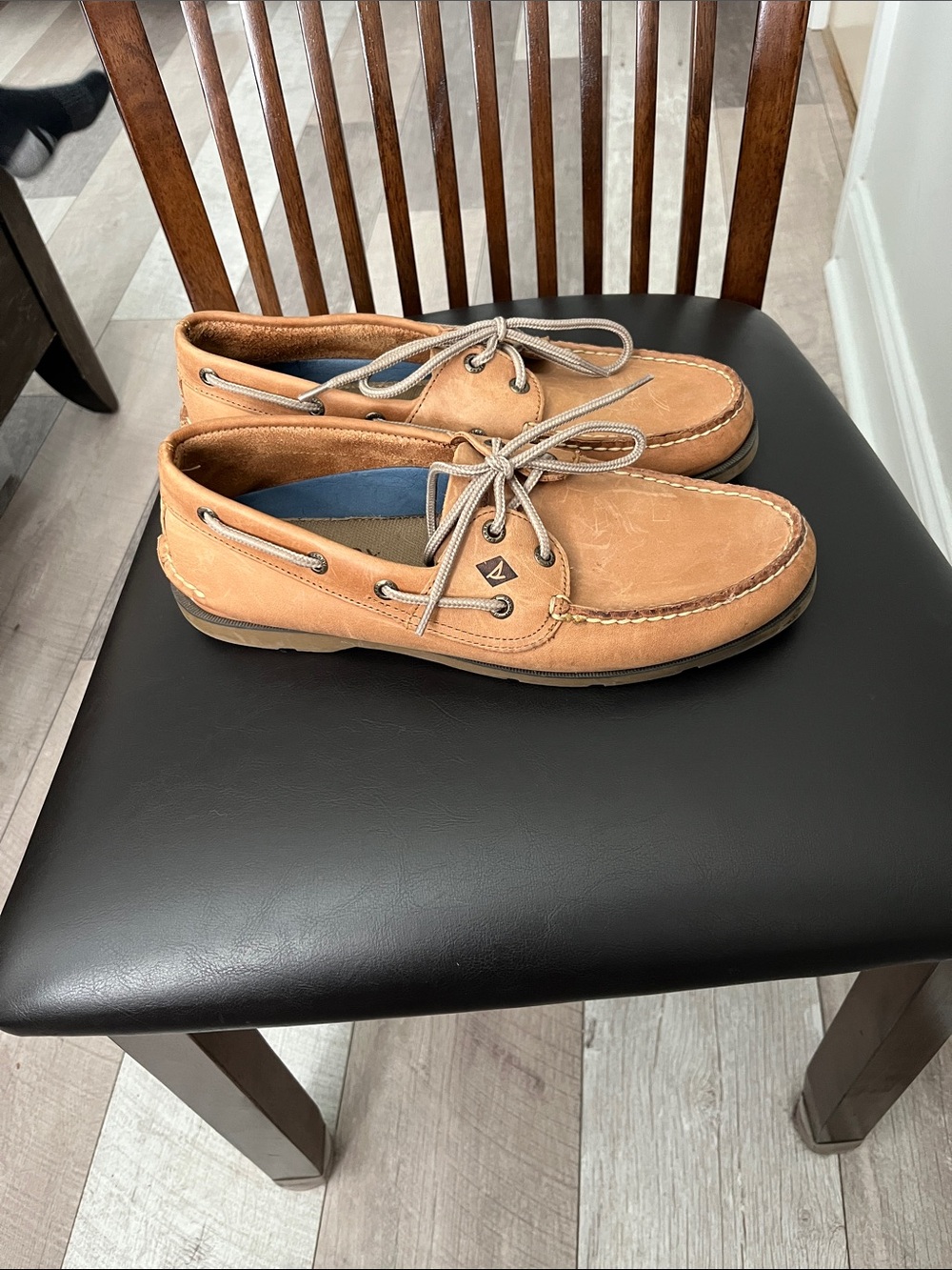 Sperry Men's Light Brown Leather Boat Shoes with Contrast Laces